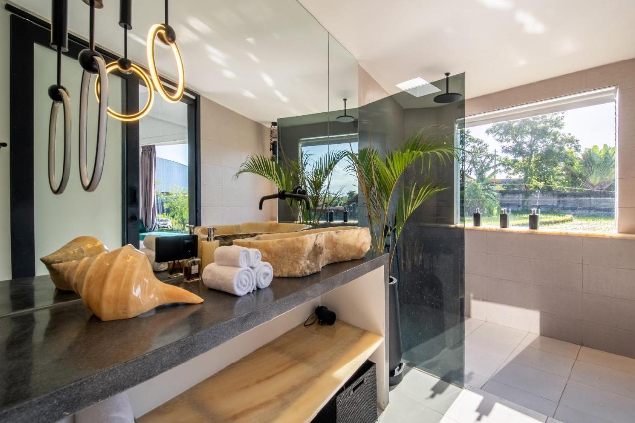 Rice Field View With Sauna Projector And Jacuzzi Unique Design Canggu Exterior foto